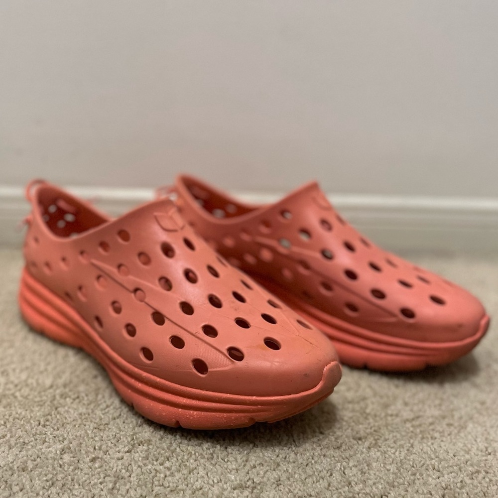 KANE REVIVE footwear. Mens 12. Color - Papaya / Coral Speckle.